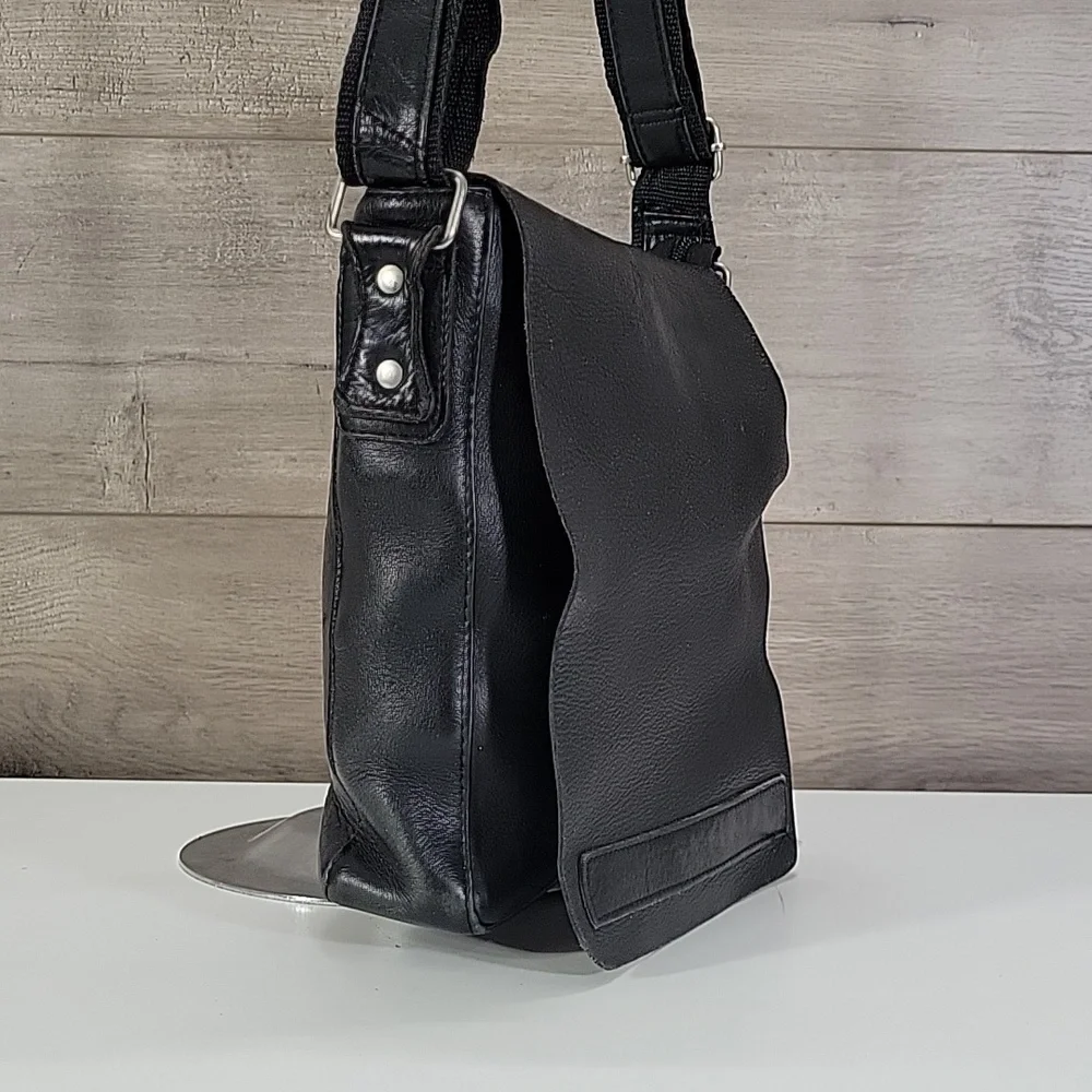 Latico Black Leather Flat Front Crossbody Messenger Bag